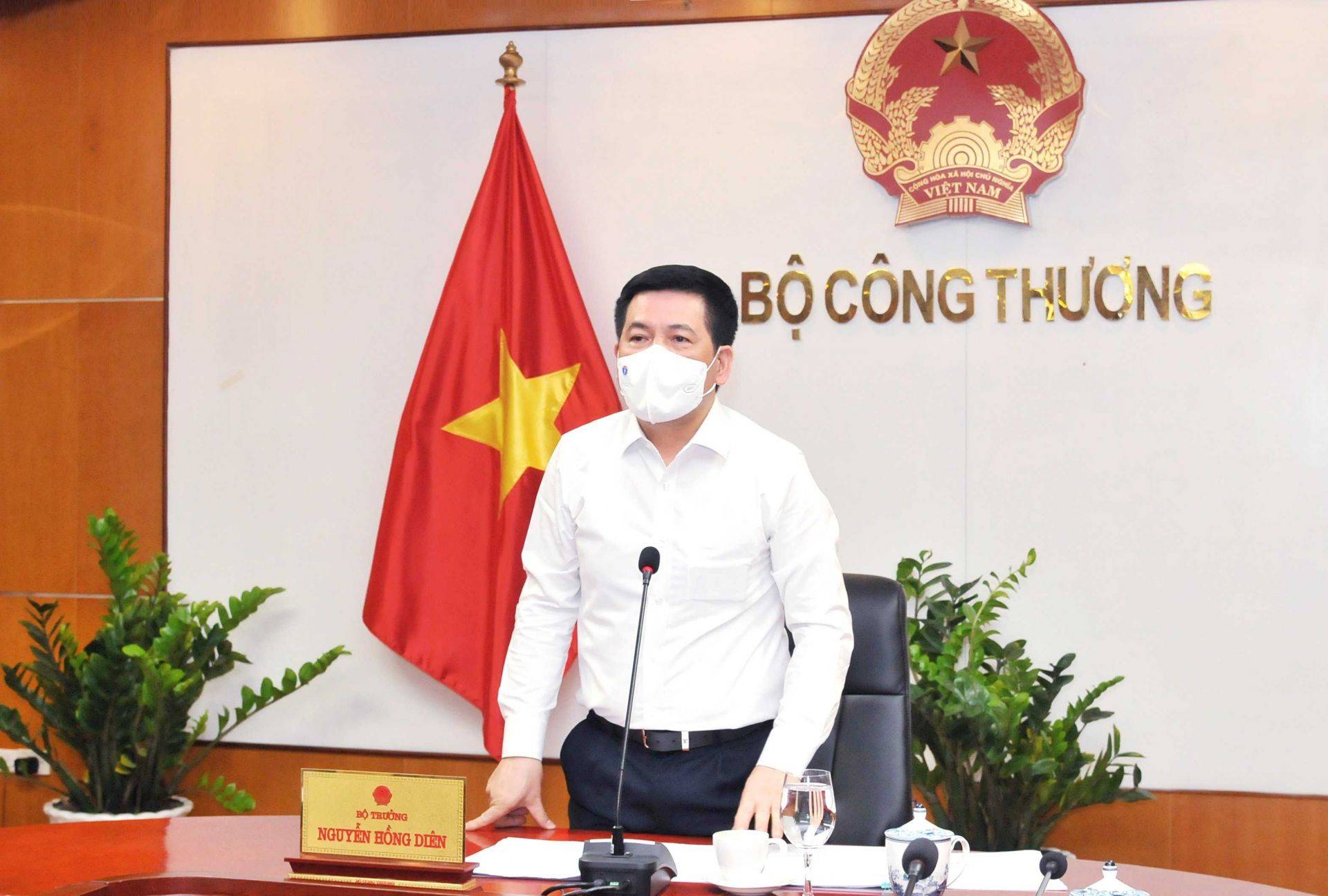 Bộ trưởng Nguyễn Hồng Diên chủ trì buổi làm việc với các doanh nghiệp ngành thép Bộ trưởng Nguyễn Hồng Diên chủ trì buổi làm việc với các doanh nghiệp ngành thép
