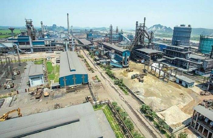 khu-lien-hop-gang-thep-hoa-phat-dung-quat-vnf